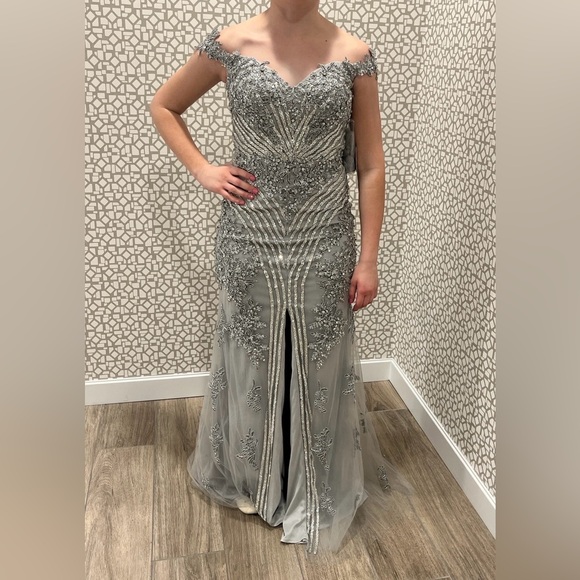 Coya Collection Silver Off-The-Shoulder Beaded Embroidery Mermaid Gown Size M - Picture 8 of 8